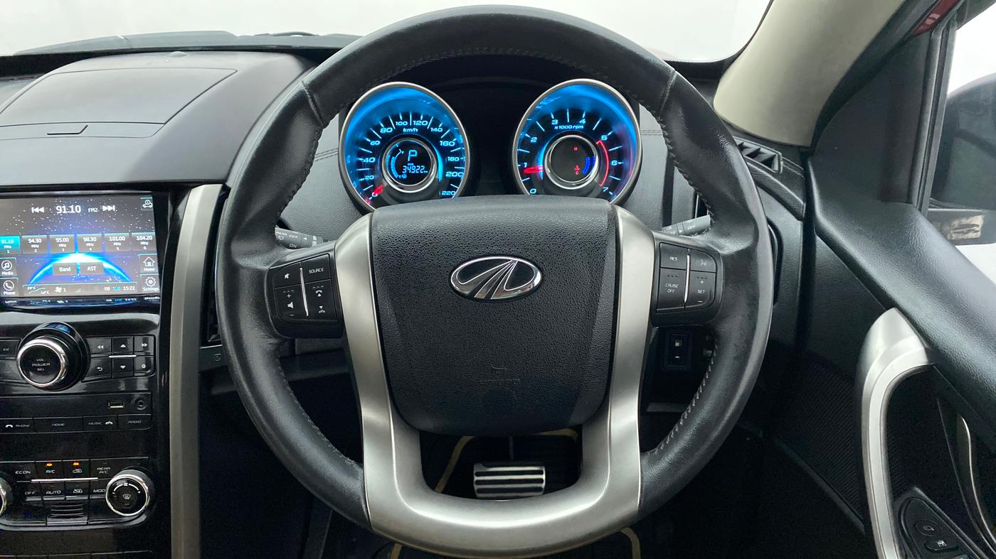 2018 Mahindra XUV500 W11 AT, Diesel, Automatic, 35,238 km, Steering Wheel Close Up