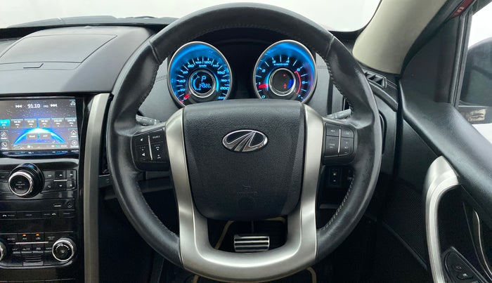 2018 Mahindra XUV500 W11 AT, Diesel, Automatic, 35,238 km, Steering Wheel Close Up