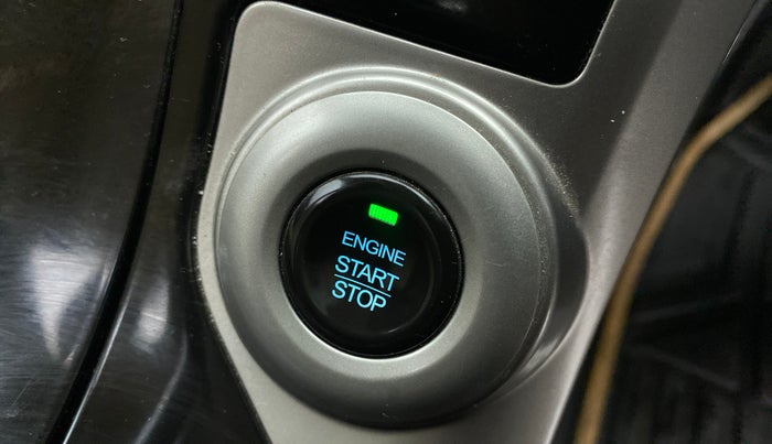 2018 Mahindra XUV500 W11 AT, Diesel, Automatic, 35,238 km, Keyless Start/ Stop Button