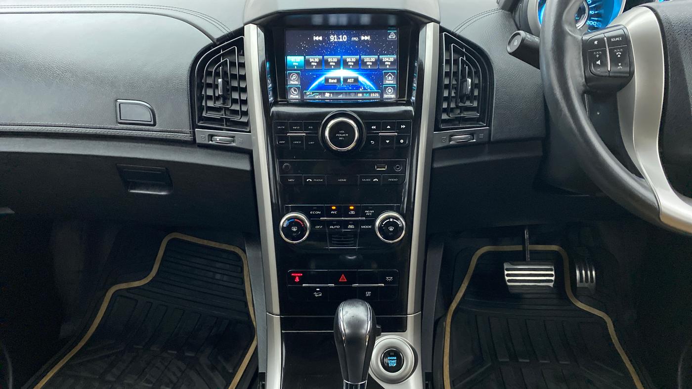 2018 Mahindra XUV500 W11 AT, Diesel, Automatic, 35,238 km, Air Conditioner