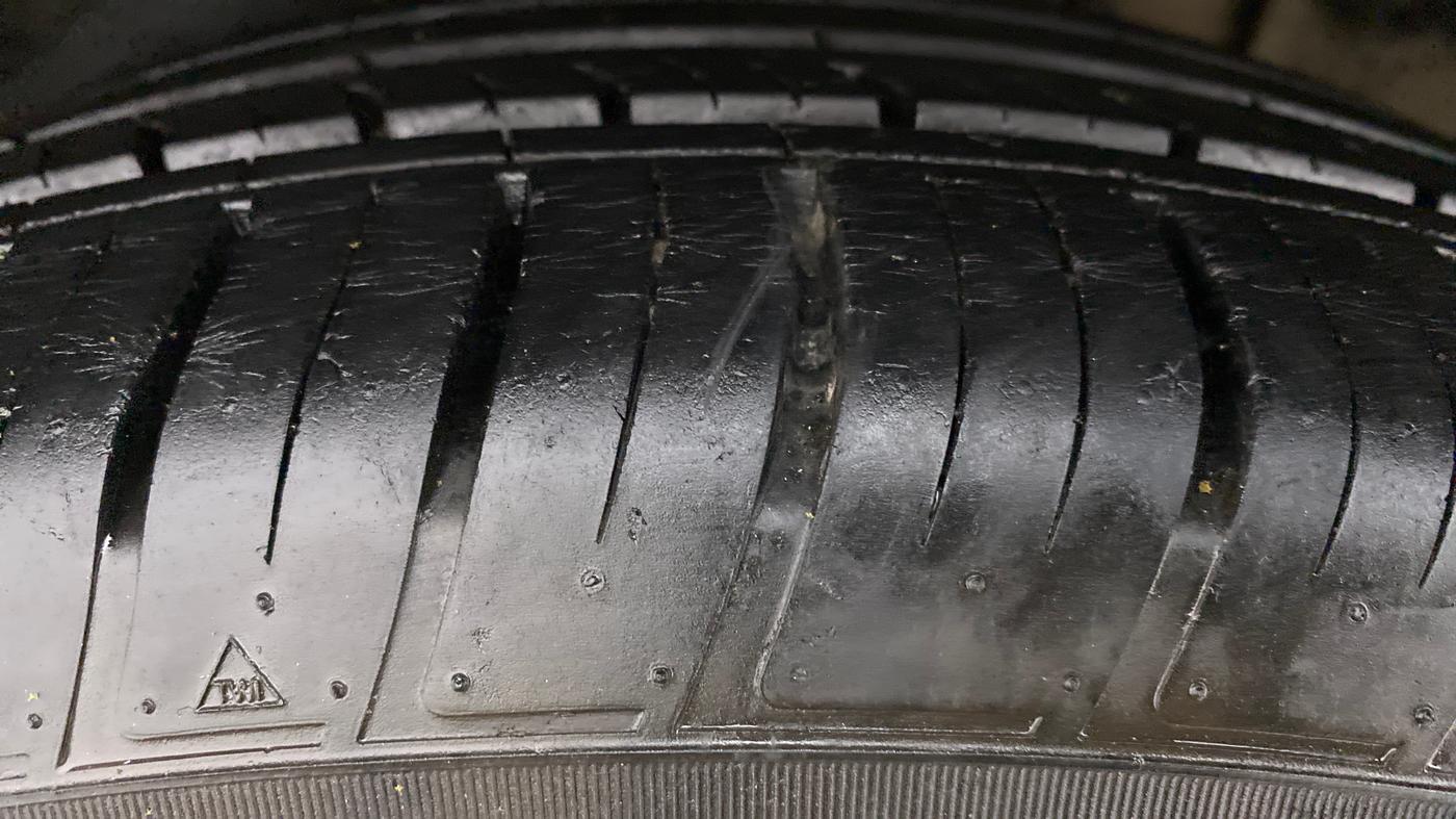 2018 Mahindra XUV500 W11 AT, Diesel, Automatic, 35,238 km, Left Front Tyre Tread