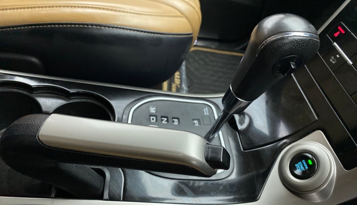 2018 Mahindra XUV500 W11 AT, Diesel, Automatic, 35,238 km, Gear Lever