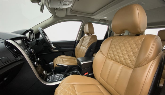 2018 Mahindra XUV500 W11 AT, Diesel, Automatic, 35,238 km, Right Side Front Door Cabin