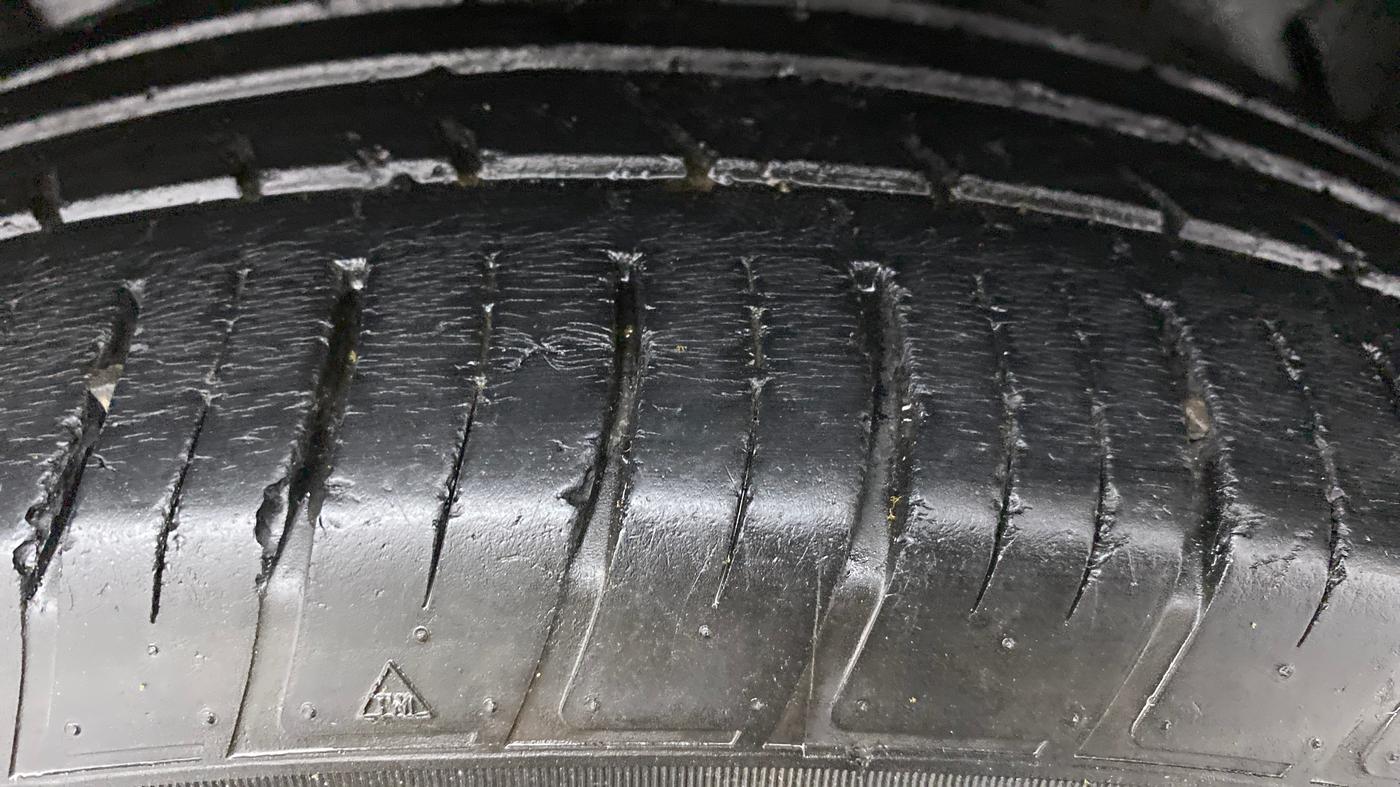 2018 Mahindra XUV500 W11 AT, Diesel, Automatic, 35,238 km, Right Rear Tyre Tread