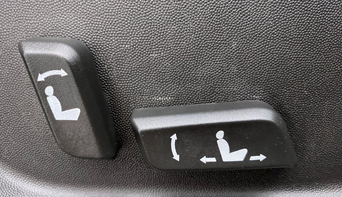 2018 Mahindra XUV500 W11 AT, Diesel, Automatic, 35,238 km, Electrically Adjustable Driver's Seat