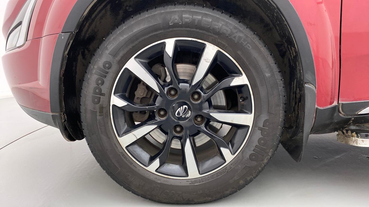 2018 Mahindra XUV500 W11 AT, Diesel, Automatic, 35,238 km, Left Front Wheel