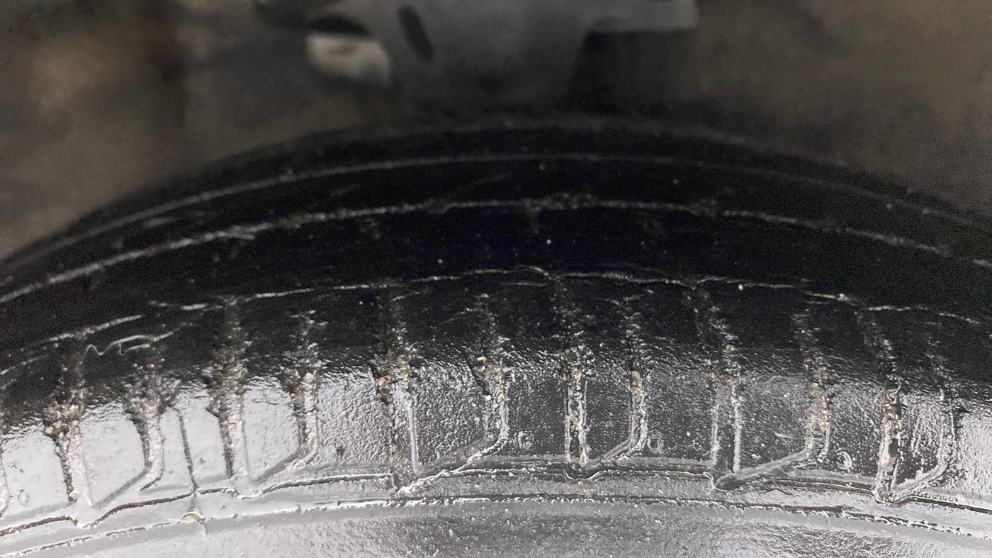2012 Hyundai i10 MAGNA 1.2, Petrol, Manual, 40,724 km, Right Front Tyre Tread