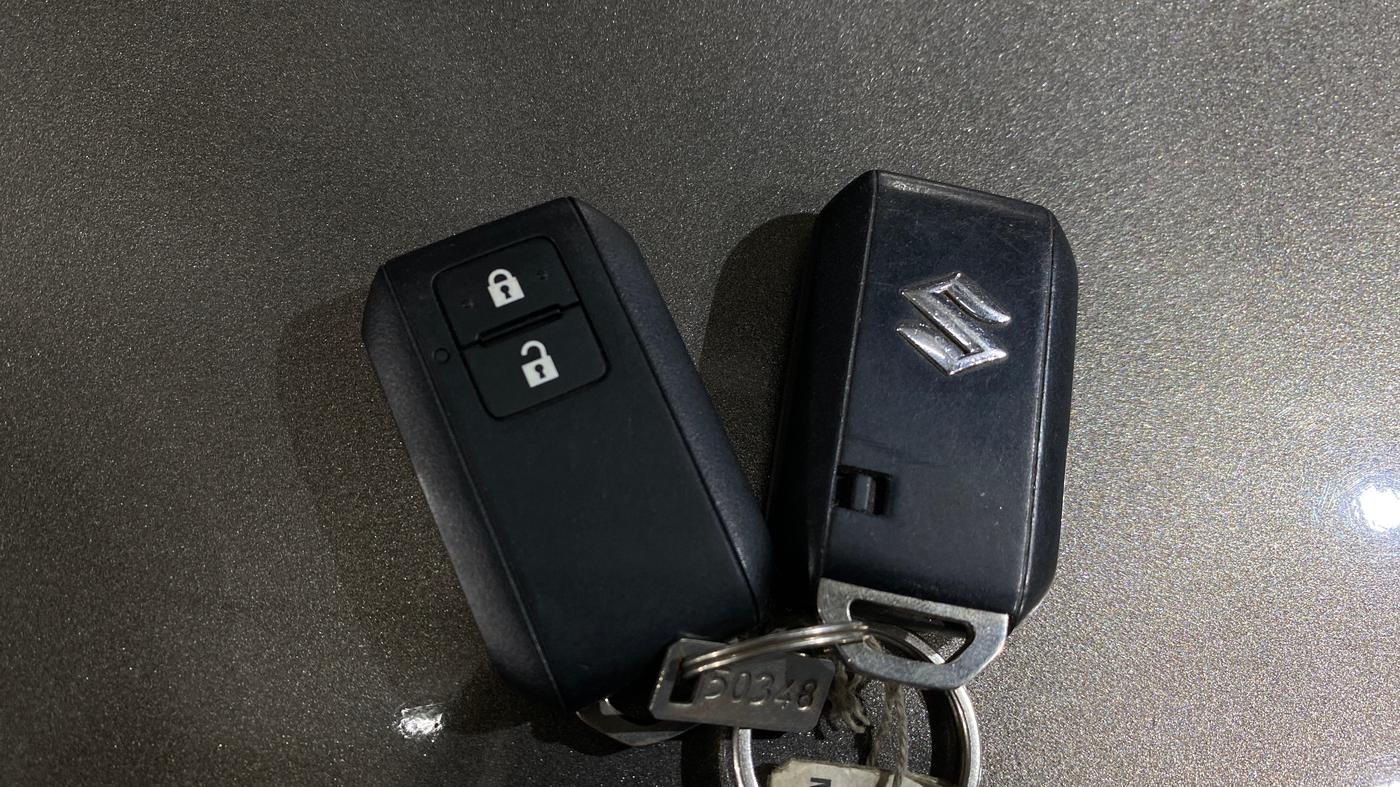 2018 Maruti Swift ZXI PLUS, Petrol, Manual, 61,477 km, Key Close Up