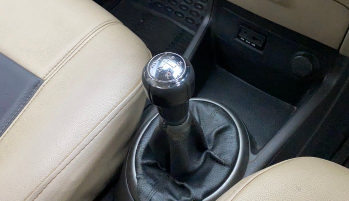 2014 Hyundai i20 SPORTZ 1.2, Petrol, Manual, 47,092 km, Gear lever - Knob cover torn