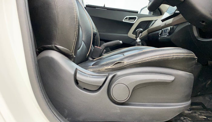 2016 Hyundai Creta SX PLUS 1.6 PETROL, Petrol, Manual, 63,797 km, Driver Side Adjustment Panel