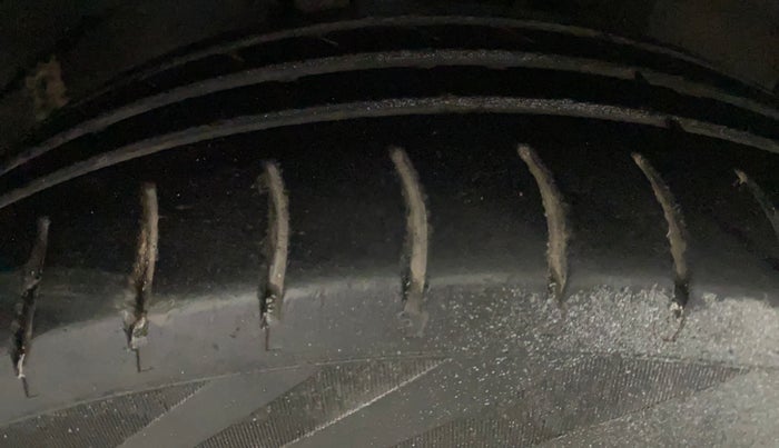 2014 Ford Figo TITANIUM 1.2 PETROL, Petrol, Manual, 93,003 km, Right Front Tyre Tread