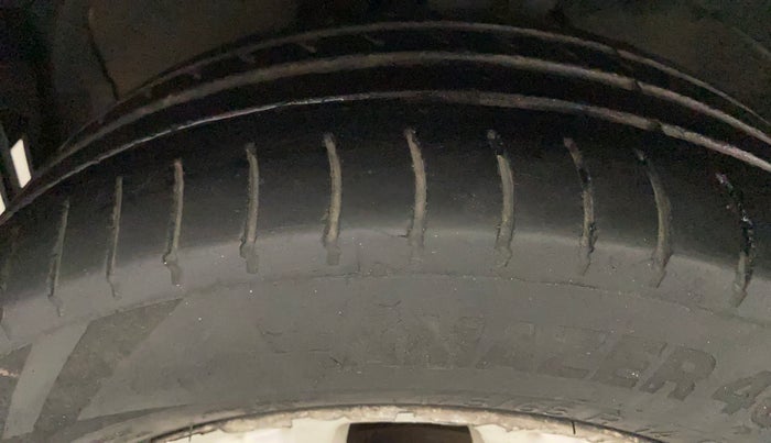 2014 Ford Figo TITANIUM 1.2 PETROL, Petrol, Manual, 93,003 km, Left Front Tyre Tread