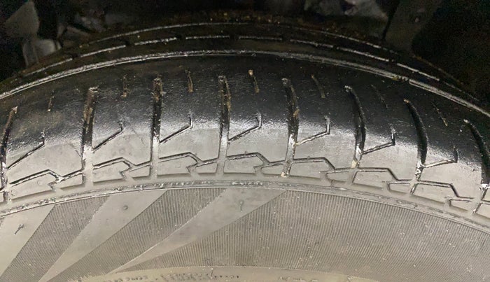 2018 Maruti S Cross ZETA 1.3, Diesel, Manual, 97,895 km, Left Front Tyre Tread