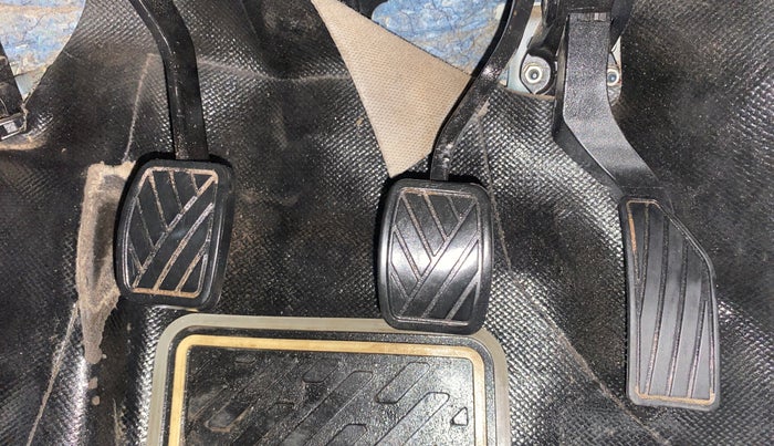 2018 Maruti S Cross ZETA 1.3, Diesel, Manual, 97,895 km, Pedals