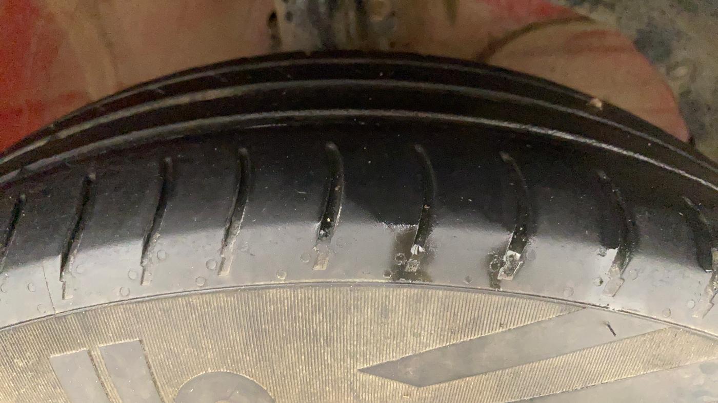 2019 Maruti Swift VDI, Diesel, Manual, 76,029 km, Right Front Tyre Tread