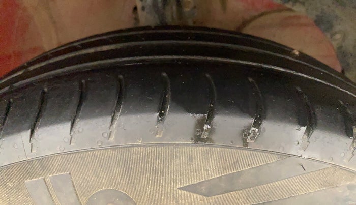 2019 Maruti Swift VDI, Diesel, Manual, 76,029 km, Right Front Tyre Tread