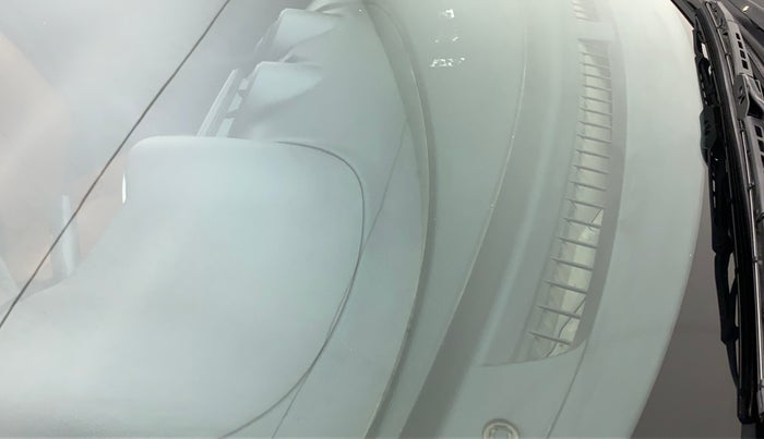 2019 Maruti Swift VDI, Diesel, Manual, 76,029 km, Front windshield - Minor spot on windshield