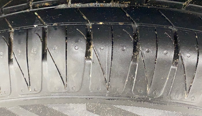 2023 KIA SONET HTK PLUS 1.0 IMT, Petrol, Manual, 1,687 km, Left Rear Tyre Tread