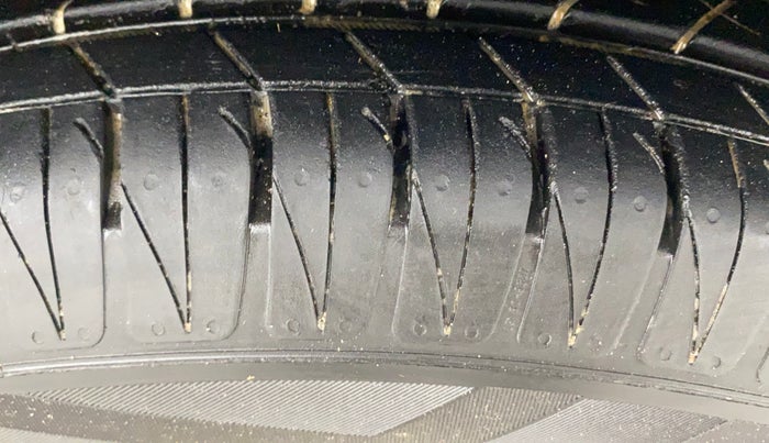 2023 KIA SONET HTK PLUS 1.0 IMT, Petrol, Manual, 1,687 km, Right Front Tyre Tread