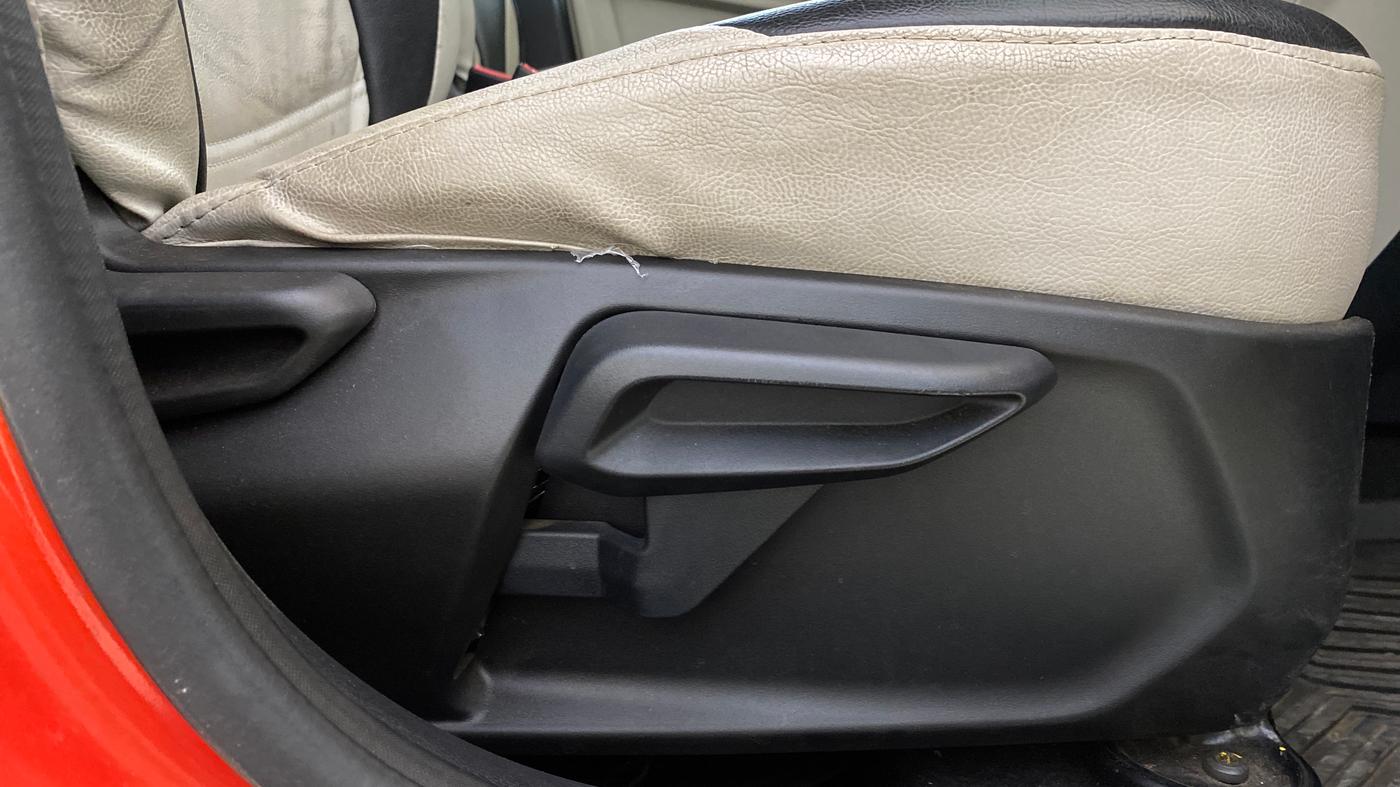 2022 Tata Tiago XZ PLUS PETROL, Petrol, Manual, 28,540 km, Driver Side Adjustment Panel