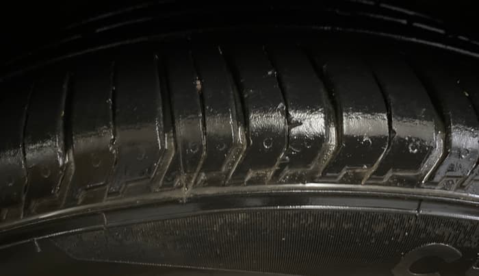 2024 Volkswagen VIRTUS  GT 1.5 TSI DSG , Petrol, Automatic, 29,188 km, Left Front Tyre Tread