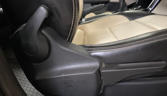 2024 Volkswagen VIRTUS  GT 1.5 TSI DSG , Petrol, Automatic, 29,188 km, Driver Side Adjustment Panel