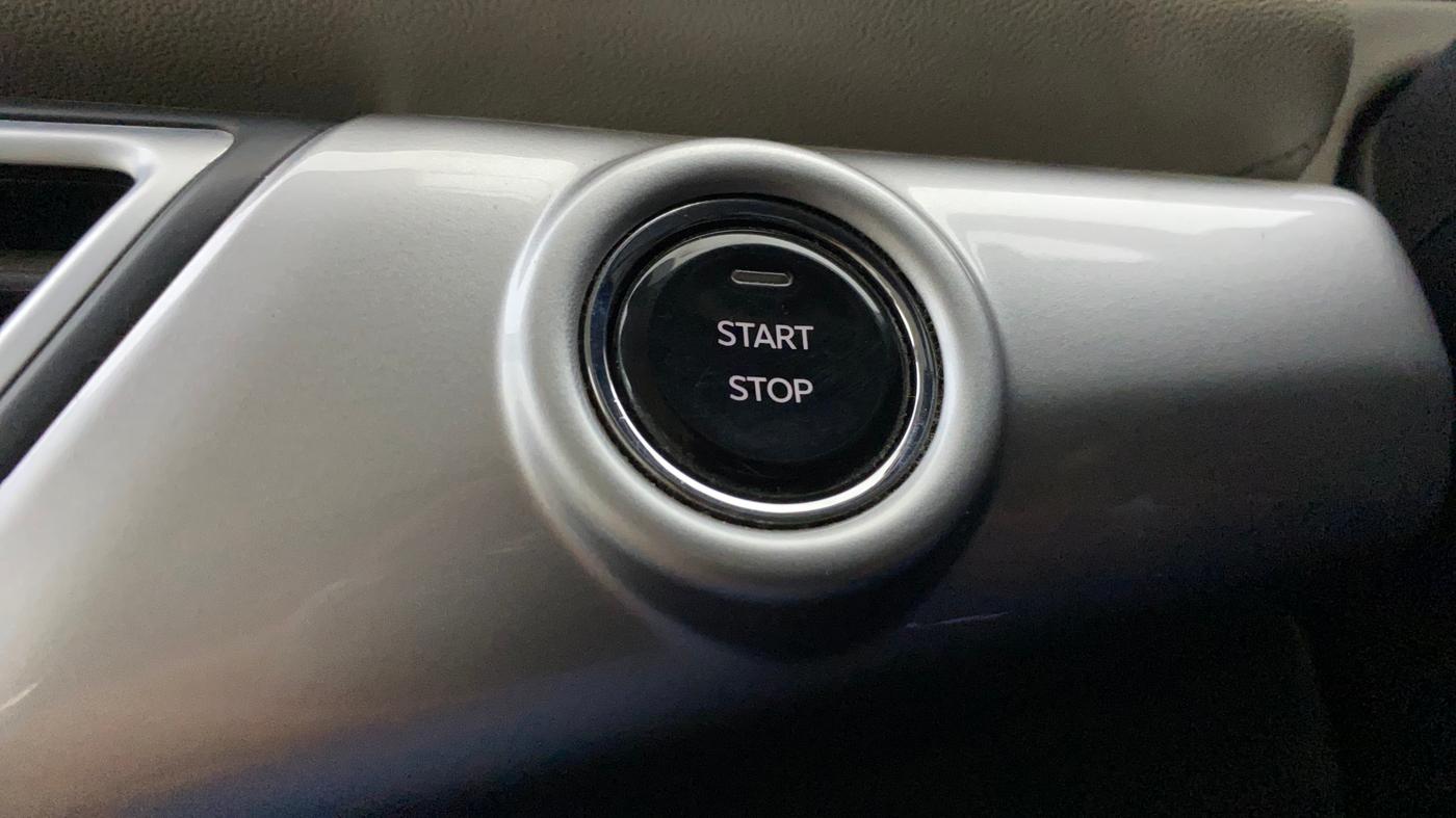 2021 Mahindra XUV700 AX 7 LUXURY P AT 7 STR, Petrol, Automatic, 73,781 km, Keyless Start/ Stop Button