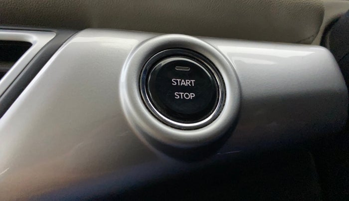 2021 Mahindra XUV700 AX 7 LUXURY P AT 7 STR, Petrol, Automatic, 73,781 km, Keyless Start/ Stop Button