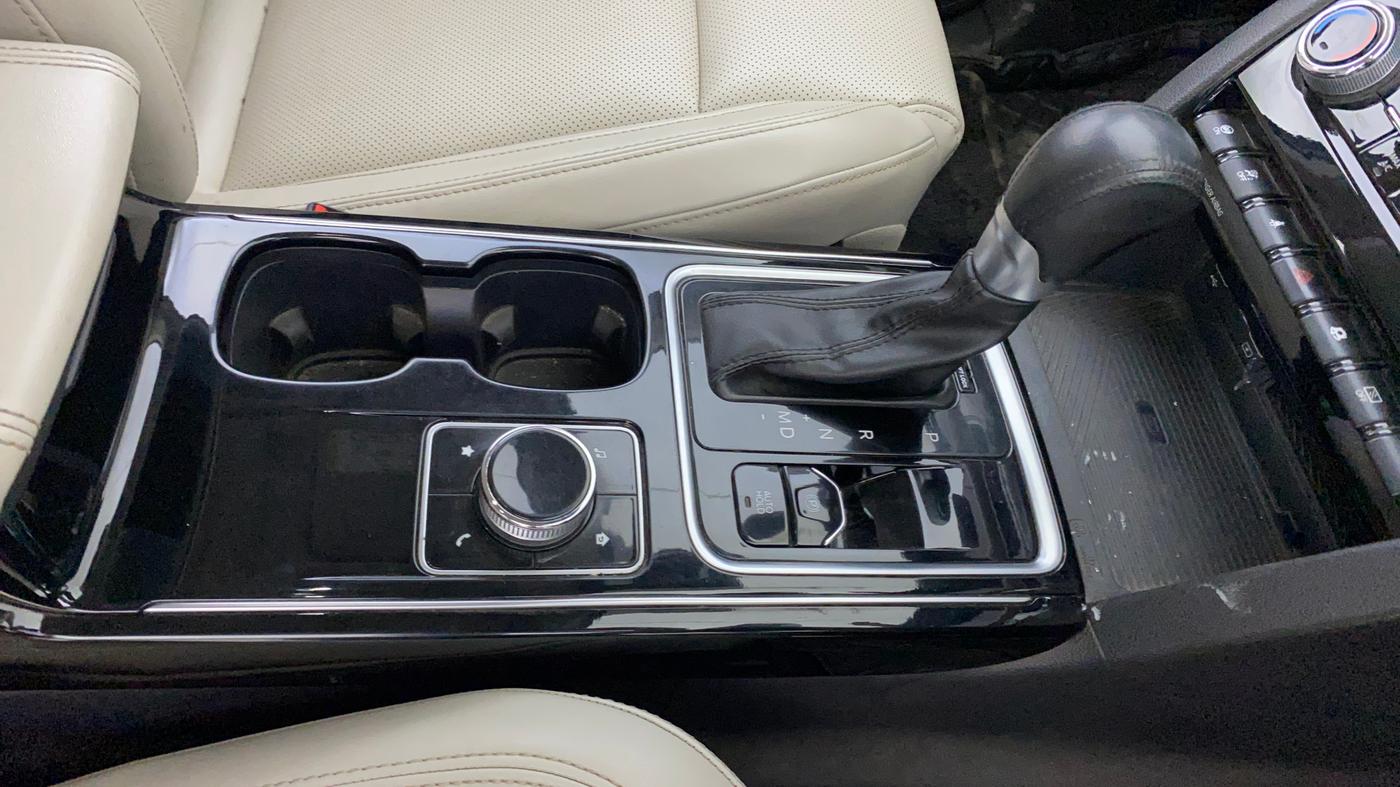2021 Mahindra XUV700 AX 7 LUXURY P AT 7 STR, Petrol, Automatic, 73,781 km, Gear Lever