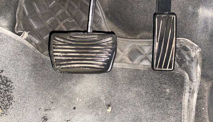 2021 Mahindra XUV700 AX 7 LUXURY P AT 7 STR, Petrol, Automatic, 73,781 km, Pedals