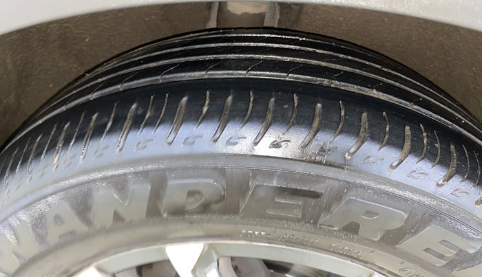 2021 Mahindra XUV700 AX 7 LUXURY P AT 7 STR, Petrol, Automatic, 73,781 km, Right Rear Tyre Tread