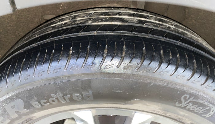 2021 Mahindra XUV700 AX 7 LUXURY P AT 7 STR, Petrol, Automatic, 73,781 km, Left Rear Tyre Tread