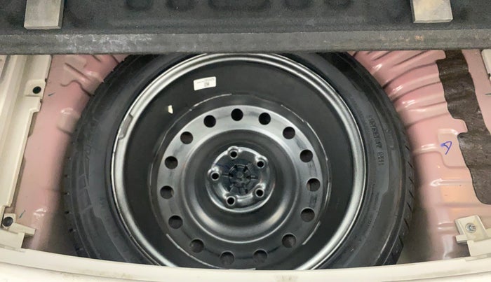 2019 Mahindra XUV300 W8(O) 1.2 PETROL DUAL TONE, Petrol, Manual, 77,682 km, Spare Tyre