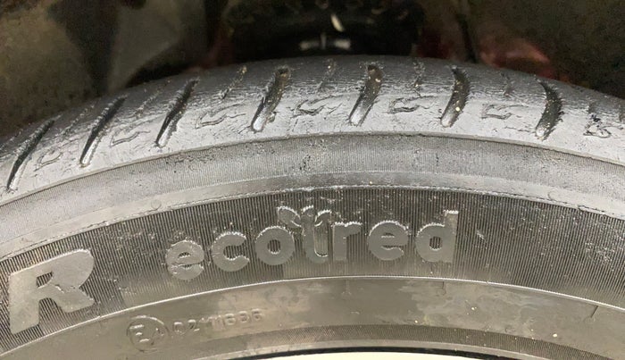 2019 Mahindra XUV300 W8(O) 1.2 PETROL DUAL TONE, Petrol, Manual, 77,682 km, Right Front Tyre Tread