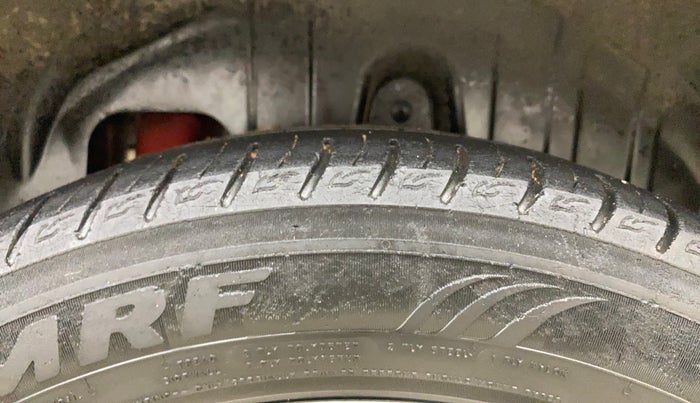 2019 Mahindra XUV300 W8(O) 1.2 PETROL DUAL TONE, Petrol, Manual, 77,682 km, Left Rear Tyre Tread