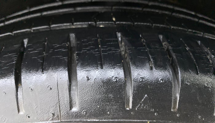 2017 Maruti Baleno ALPHA CVT PETROL 1.2, Petrol, Automatic, 25,365 km, Left Rear Tyre Tread