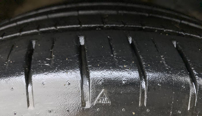 2017 Maruti Baleno ALPHA CVT PETROL 1.2, Petrol, Automatic, 25,365 km, Right Front Tyre Tread