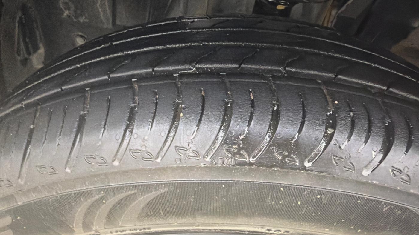 2022 Nissan MAGNITE XV MT, Petrol, Manual, 75,355 km, Left Front Tyre Tread
