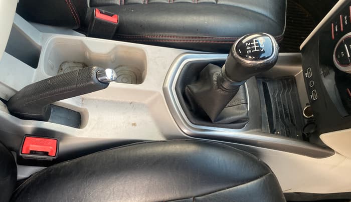 2022 Mahindra XUV300 W8 (O) 1.2 PETROL, Petrol, Manual, 35,807 km, Gear Lever