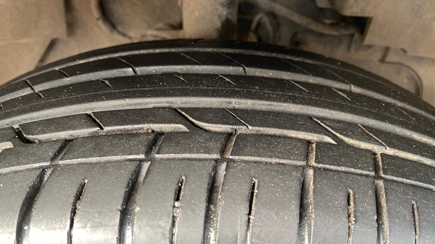 2024 Tata NEXON Pure 1.2 Petrol 6AMT, Petrol, Manual, 27,941 km, Right Front Tyre Tread