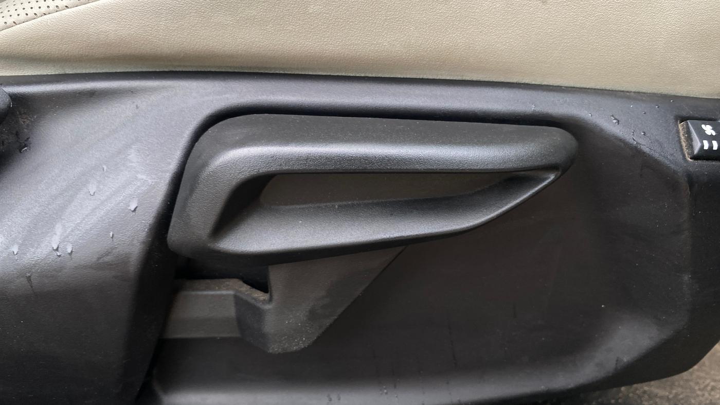 2022 Tata NEXON XZ PLUS (PREMIUM) PETROL, Petrol, Manual, 29,325 km, Driver Side Adjustment Panel