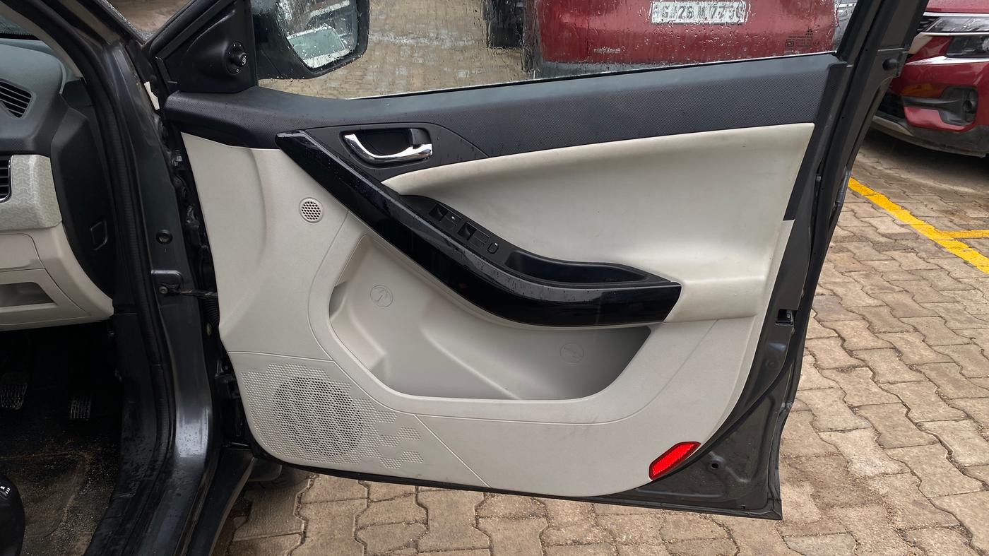 2022 Tata NEXON XZ PLUS (PREMIUM) PETROL, Petrol, Manual, 29,325 km, Driver Side Door Panels Control