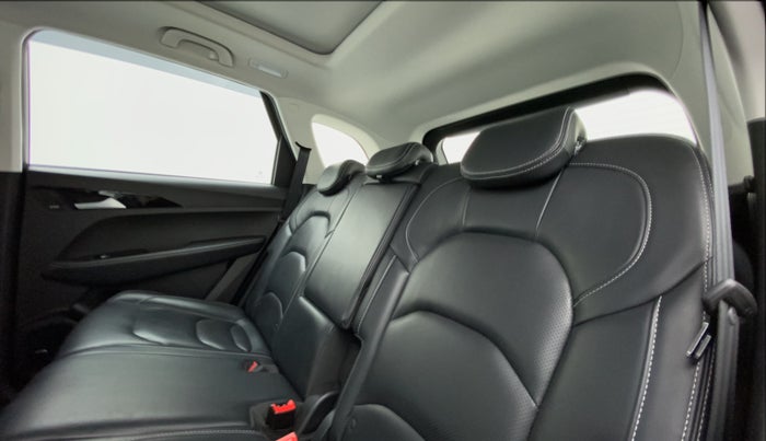 2021 MG HECTOR SHARP DCT PETROL, Petrol, Automatic, 6,501 km, Right Side Rear Door Cabin