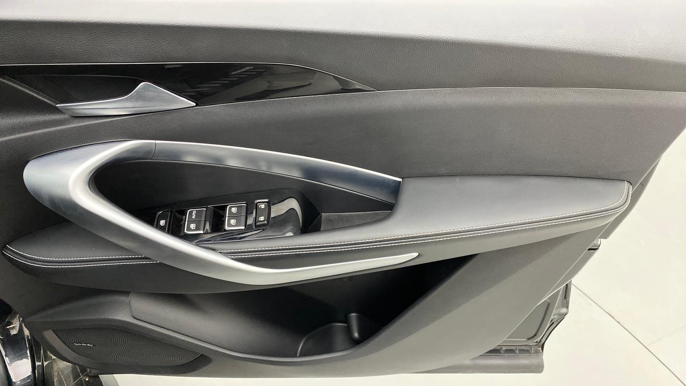 2021 MG HECTOR SHARP DCT PETROL, Petrol, Automatic, 6,501 km, Driver Side Door Panels Control