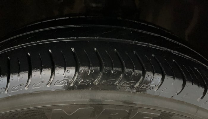 2018 Maruti IGNIS ZETA 1.2, Petrol, Manual, 86,026 km, Right Front Tyre Tread