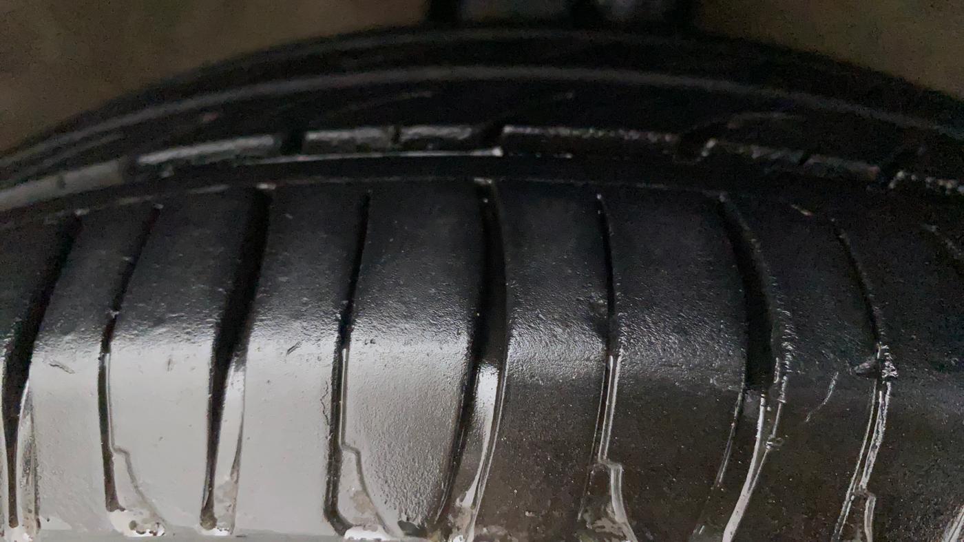 2015 Maruti Celerio VXI, Petrol, Manual, 60,594 km, Right Front Tyre Tread
