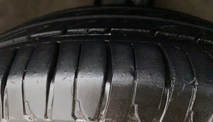 2015 Maruti Celerio VXI, Petrol, Manual, 60,594 km, Right Front Tyre Tread