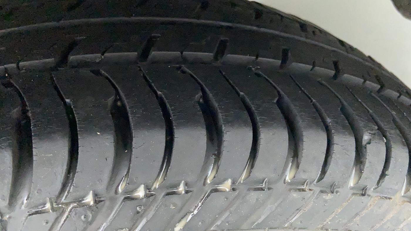 2010 Toyota Corolla Altis G PETROL, Petrol, Manual, 83,706 km, Left Rear Tyre Tread
