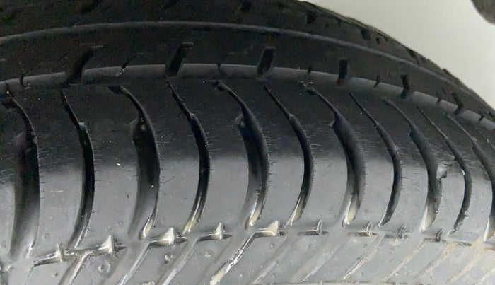 2010 Toyota Corolla Altis G PETROL, Petrol, Manual, 83,706 km, Left Rear Tyre Tread