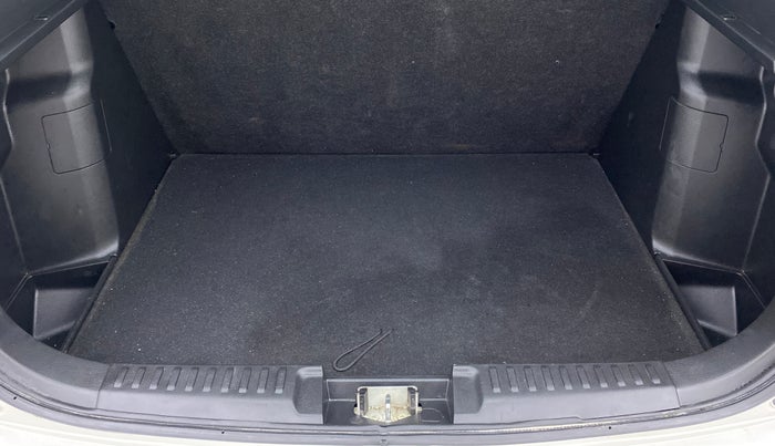 2020 Maruti Vitara Brezza LXI, Petrol, Manual, 30,953 km, Boot Inside